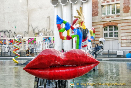 L'Amour sculpture in the Stravinsky Fountain